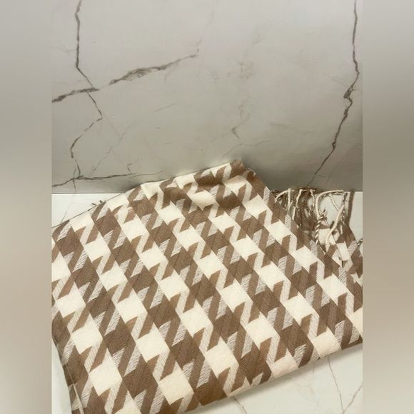 ❌SOLD❌ SOIA & KYO Sania Woven Jacquard Houndstooth Scarf (NWT) - Picture 4 of 6